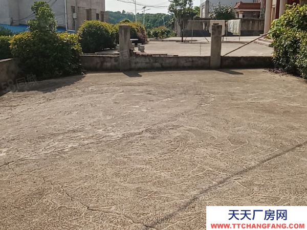 衡陽市雁峰區(qū)南二環(huán)賀雷沖衡鐵運校旁，210方院子350平方