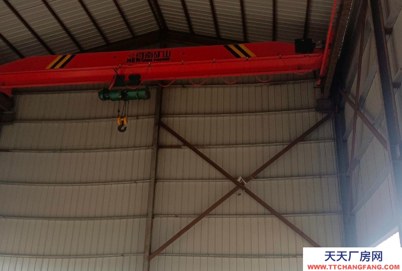 唐山 遵化 12米*30米廠房，帶天車。院內總面積大概3畝多。也可出售！