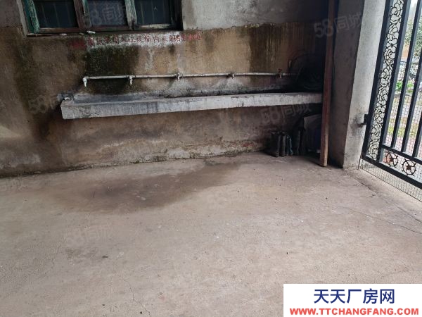 衡陽(yáng)市石鼓區(qū)角山三星村廠房室內(nèi)肆佰方室外陸佰方,交通便利