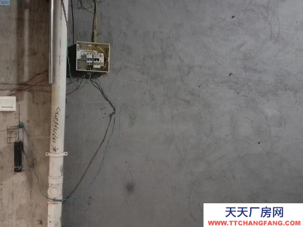 衡陽市石鼓區 一樓倉庫，交通便利，倉庫后是雅士林欣城大橋前面是機電大市場