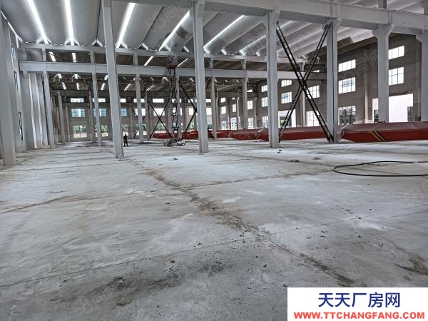 無(wú)錫宜興經(jīng)開(kāi)區(qū)2800平可分租1400平標(biāo)準(zhǔn)廠房倉(cāng)庫(kù)出租,有行車