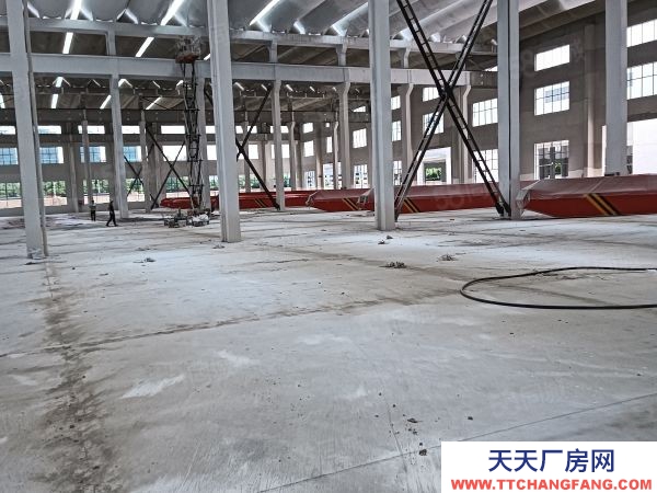 無(wú)錫宜興經(jīng)開(kāi)區(qū)2800平可分租1400平標(biāo)準(zhǔn)廠房倉(cāng)庫(kù)出租,有行車