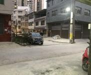 (出租) 恩施利川門口有停車位，交通便利，交叉路口，面積200多平米