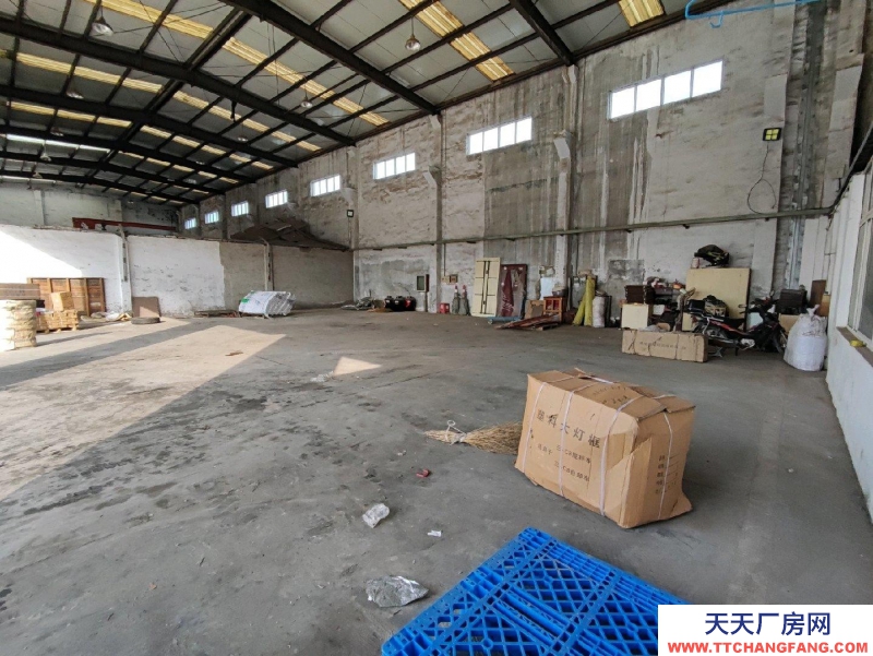 (出租) 400到600平米車間和院內(nèi)門前場地。可做物流倉儲