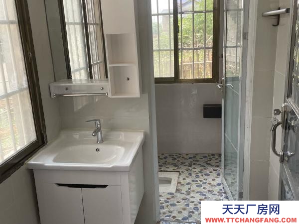 湘潭市湘鄉(xiāng)市 灰虞線邊上,水電齊全,有辦公室、衛(wèi)生間及停車坪