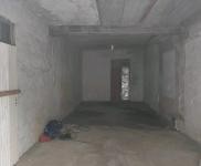 (出租) 交通方便，價格便宜，主干道旁邊