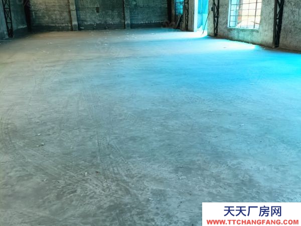 臨沂河東北京路與溫泉路交匯，1200平方倉庫，出租，帶300平院子