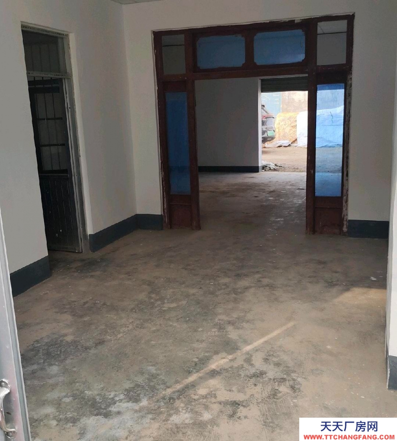 臨沂臨沭門口寬敞,停車方便,水電齊全,靠近主路,倉儲(chǔ),小加工,居住