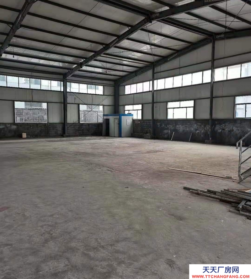 泰安新泰別墅三層 廠房1200平 門頭房500平。急等用錢低價(jià)出售