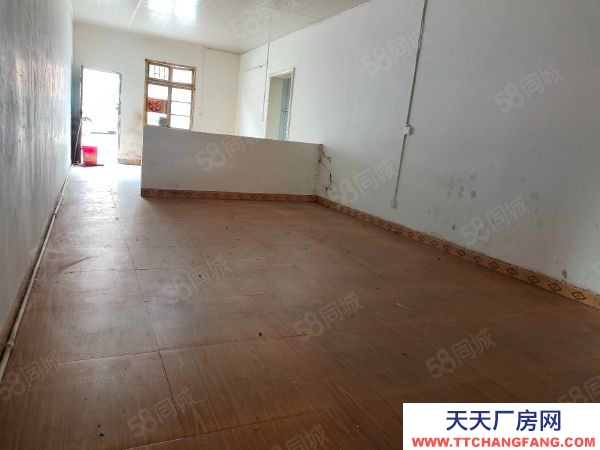 邵陽市雙清區(qū) 可進(jìn)17.5米大掛車，門口有大空坪，320國道上大型倉庫出租