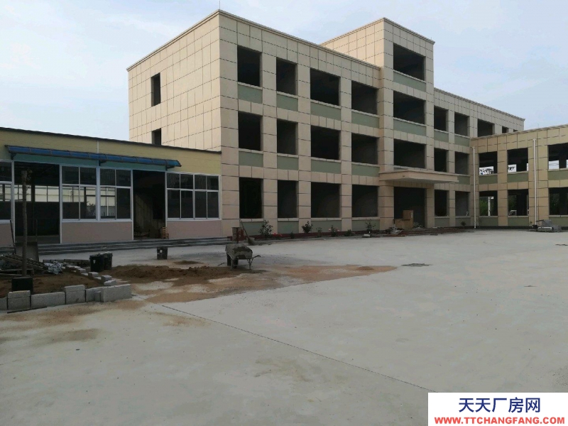 威海榮成臨街辦公門市樓，交通便利，水電齊全，共三層停車方便