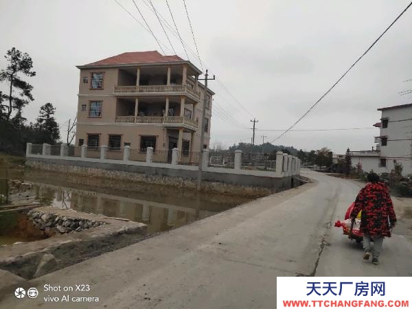 邵陽市武岡區空地一千平，十臺空調熱水器床齊全，國道邊上，三相電