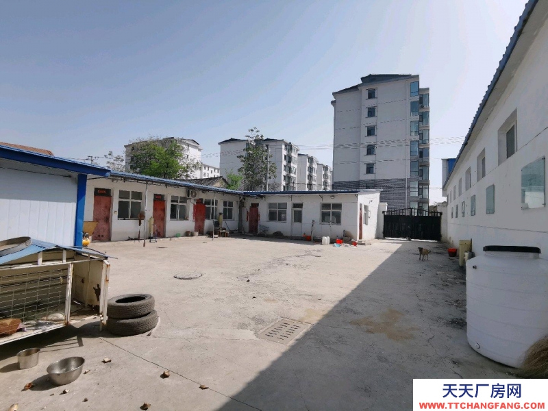 (出租) 城區(qū)周圍，交通便利。水電暖齊全，獨(dú)立院子，周圍安靜。