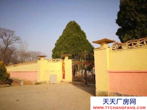 威海乳山廠房出售。離市區1鐘的車程，緊鄰公路，交通十分方便。