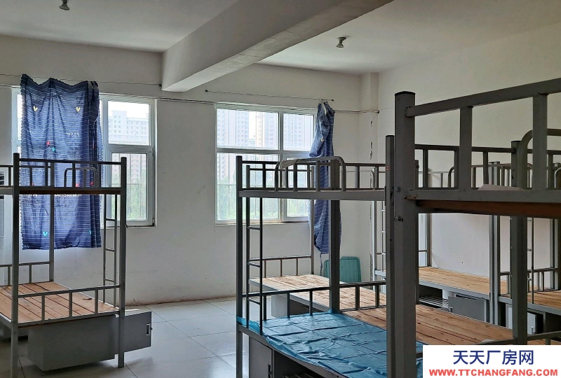 邯鄲 臨漳縣建筑面積9000多平，有教室、宿舍、餐廳、操場等教學設施。