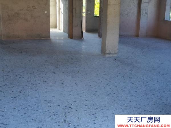 邵陽市邵陽縣房孑共四層，一二層框架結構。