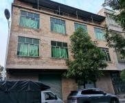 (出租) 門口就是馬路，有停車位