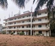 (出租) 建筑面積2400平方米，院內空地約10畝，獨門獨院，交通便利