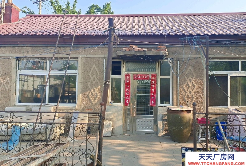 (出租)鞍山 鐵東區(qū)前峪村64路車站旁，700平，正房三間，廂房三間！