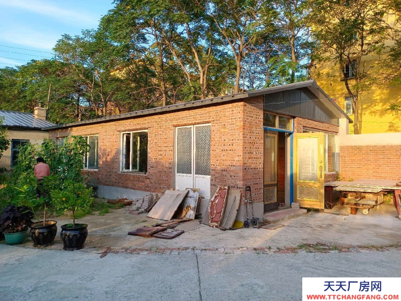 (出租)鞍山立山區(qū) 場(chǎng)地近3000平，廠房近800平。