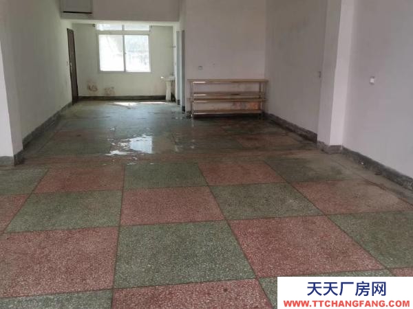 岳陽(yáng)市湘陰區(qū) 車(chē)可入庫(kù)，精裝修，有水電有廁所廚房停車(chē)方便