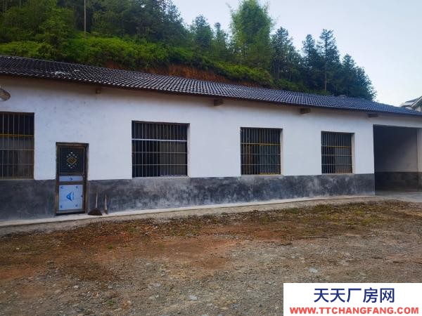 岳陽市平江區 位于平江城區交通方便，面積寬廣，便于施工作業，停車方便