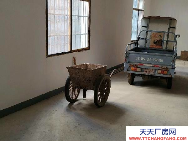 岳陽市汨羅區 汨羅汽車總站正對面，交通便利，進出方便，可做侖庫或小型加工廠