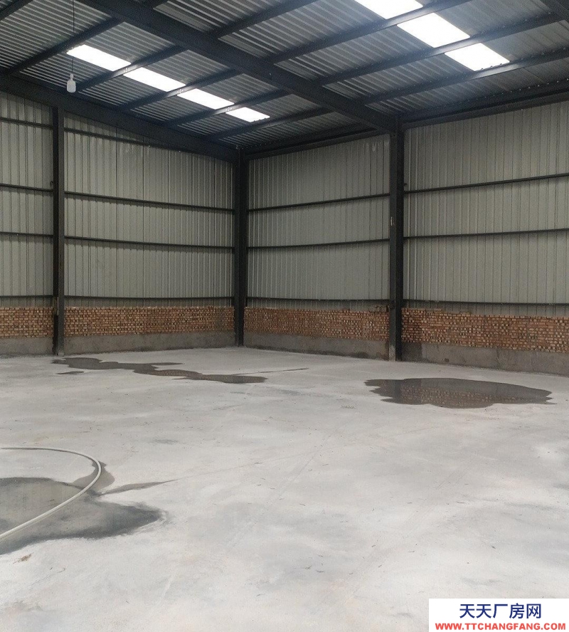 (出租) 地面已硬化，辦公室也有，可做大型備貨倉(cāng)儲(chǔ)，離高速囗近。