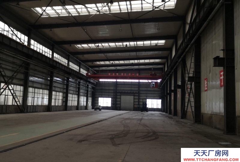 (出租) 車間配備32噸行吊，配備電瓶車，層高15米。跨度24米。