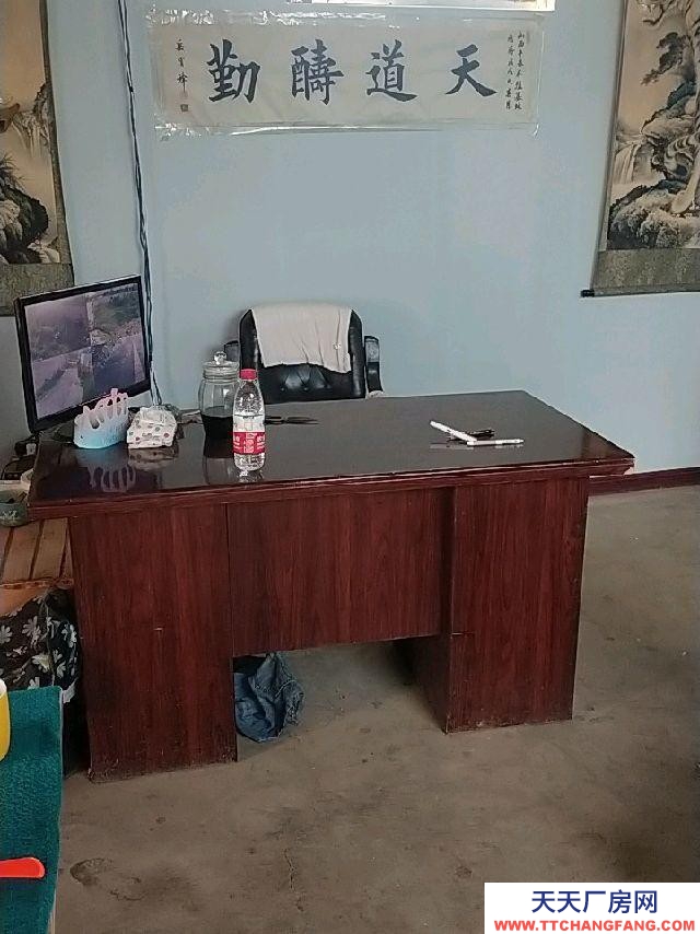 (出租) 5畝大院子水三項電，豬圈辦公室菜園空地三畝，二百平米庫房