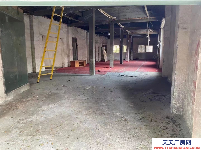 (出租) 有單獨的貨梯.廠房干凈！大車進出方便