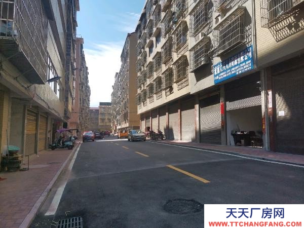 懷化市溆浦區(qū) 一樓雙門面，交通便利，可做倉庫，加工等。