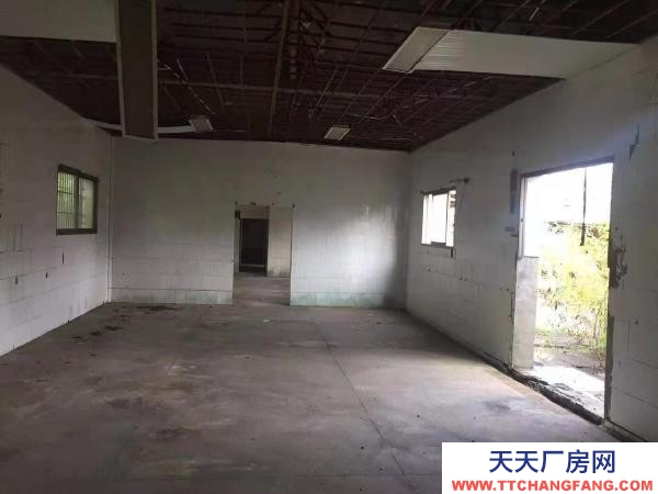 永州市冷水灘區(qū)廠房出租 水泥結(jié)構即可做倉庫又可以做廠房 占地3000多的平米。