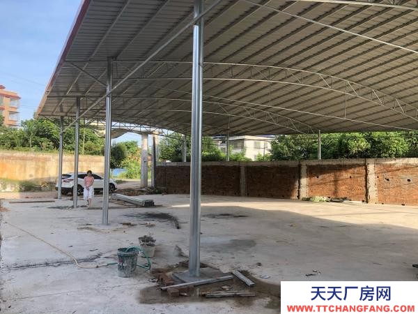 永州市祁陽區廠房出租  該廠房位于長虹街道與盤龍西路交叉路口，原房東新建一手廠房。