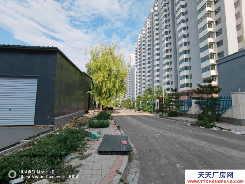 (出租) 一大間倉庫廠房，另有門面房，正對二中大門，通水電