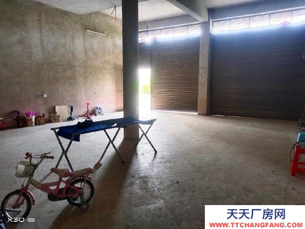 永州市祁陽區物資倉庫出租 公交站旁,周圍有銀行,超市,大藥房,建材,水果,蔬菜發市場。