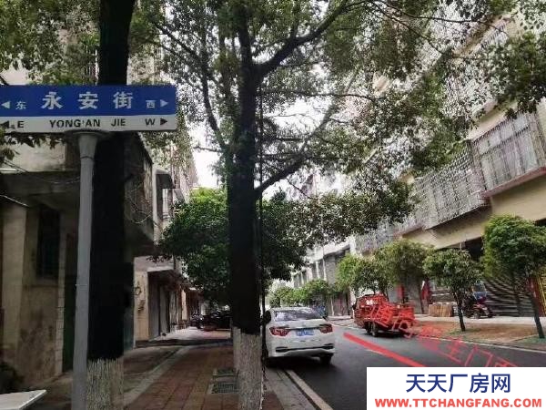 永州市祁陽區物資倉庫 臨街門面帶廚衛出租，門前可停小車，側面可停貨車，卸貨很方便。