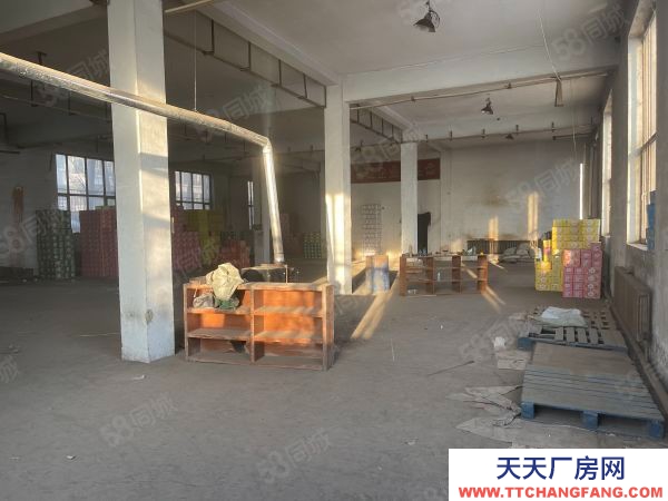 道里城鄉(xiāng)路金屬街獨(dú)門獨(dú)院庫(kù)房出租，交通便利