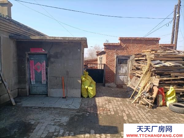 南崗出售可開辦小型工廠，車庫(kù)住房都有