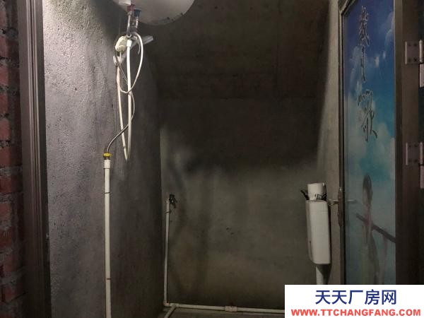 永州市江永物資倉庫 一樓可以停4輛小車，離大馬路近，三千廣場綠化好，空氣好