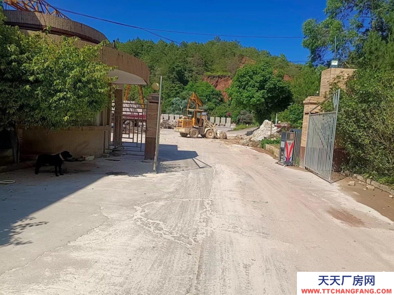 (出租) 梅州興寧交通方便，可通大型車輛出入，配套設施齊全。可做機械加工