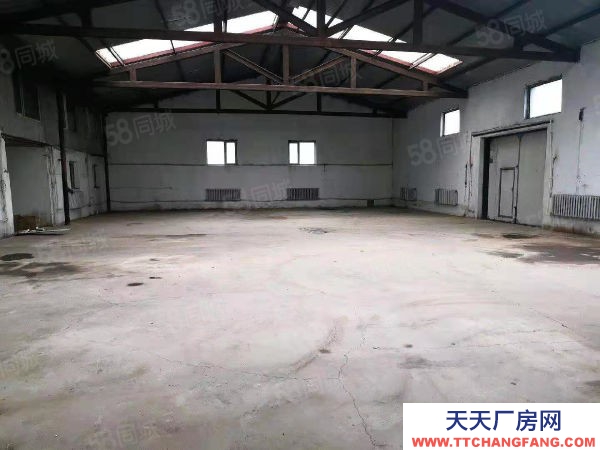 平房可分租，臨地鐵口 平房1000平家具廠房 倉庫出租，位置優(yōu)越