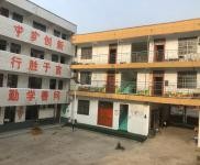 (出租) 周口鄲城有樓房三棟，60多間房子，有衛(wèi)生間，沐浴房，餐廳。