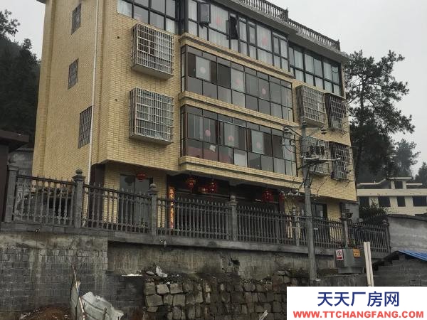 湘西市吉首肉制品廠房  可以用入地合作。吉首汽車西站場地1000多平方米整體出租。