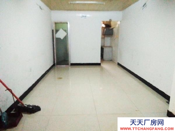 湘西市吉首物資倉庫 出入方便、可停車、水電齊全、衛生間、廚房