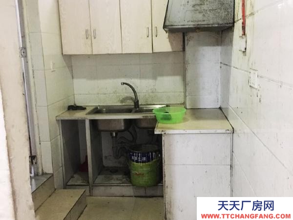 湘西市吉首物資倉庫 出入方便、可停車、水電齊全、衛生間、廚房