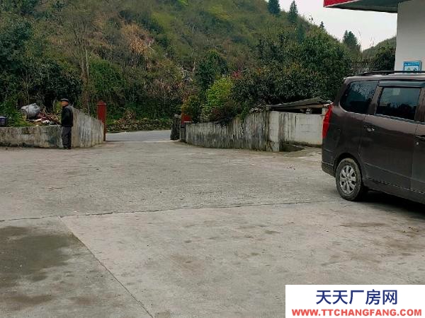 湘西市鳳凰機(jī)加工廠房 交通方便，混泥土地面。