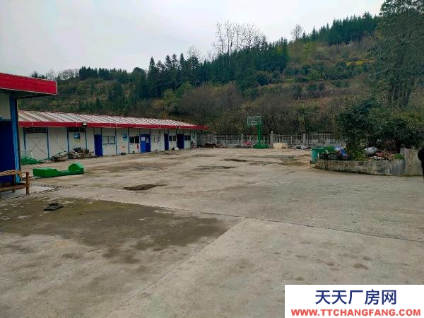 湘西市鳳凰機加工廠房 交通方便，混泥土地面。
