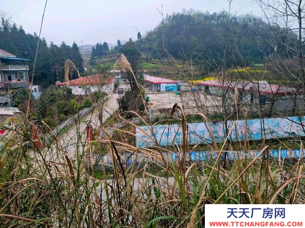 湘西市鳳凰機(jī)加工廠房 交通方便，混泥土地面。