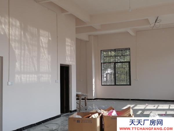 湘西市龍山肉制品廠房  有停車場，可做廠房，培訓班，網吧，倉庫等